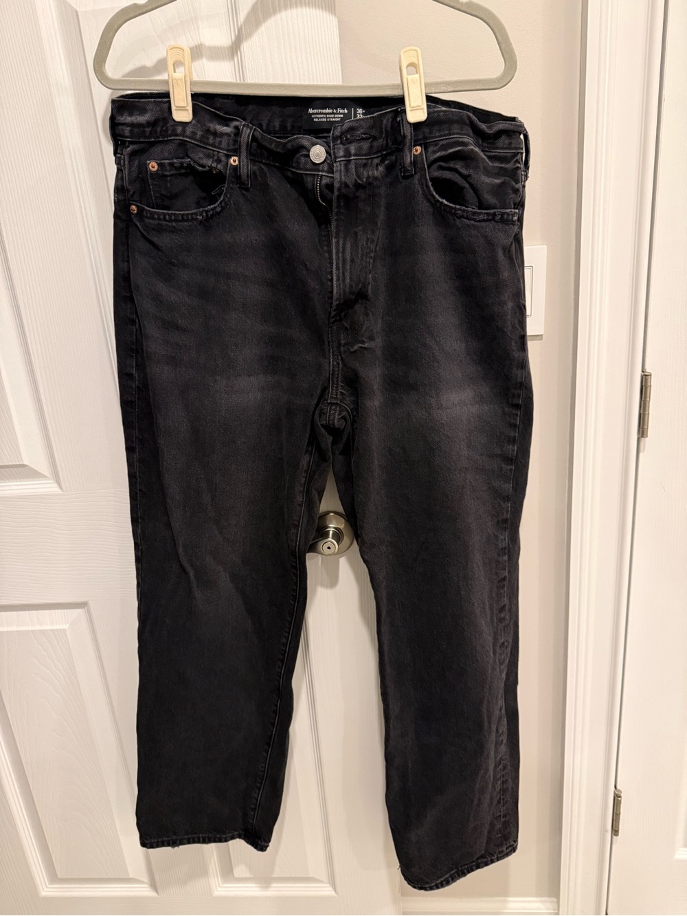 NWOT Abercrombie Relaxed Straight Jean